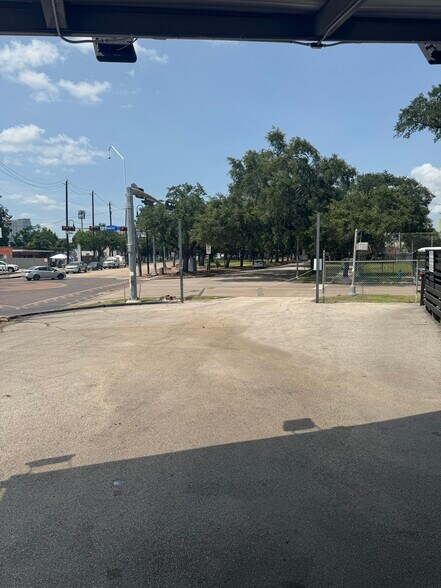 More Photos Of 4409 Almeda Rd, Houston Office For Lease