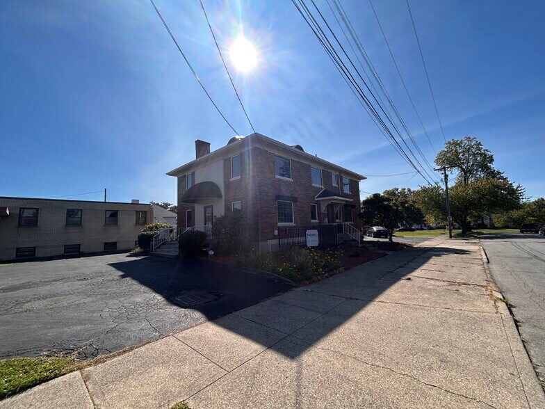 More Photos Of 4997 Glenway Ave, Cincinnati Office For Sale