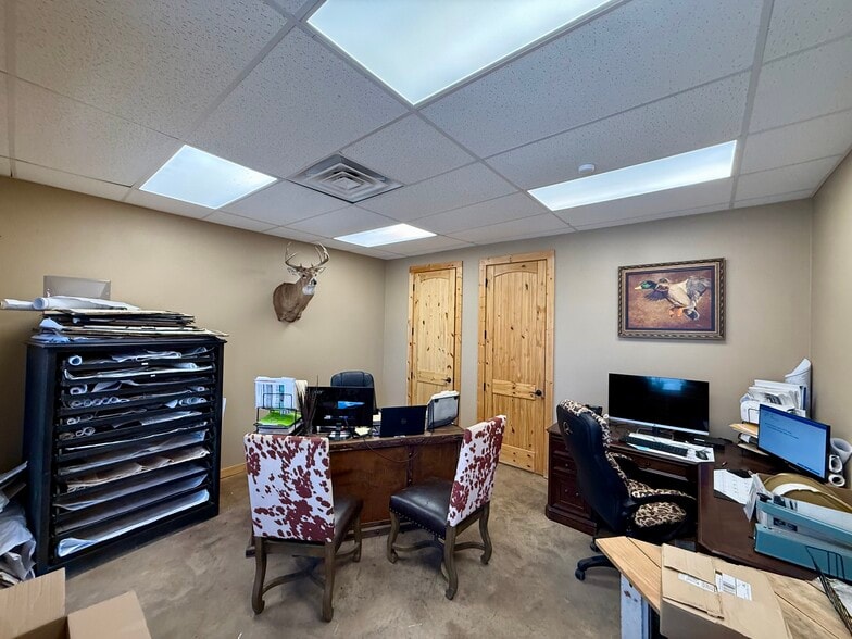More Photos Of 1817 W Main St, Atlanta Warehouse For Sale