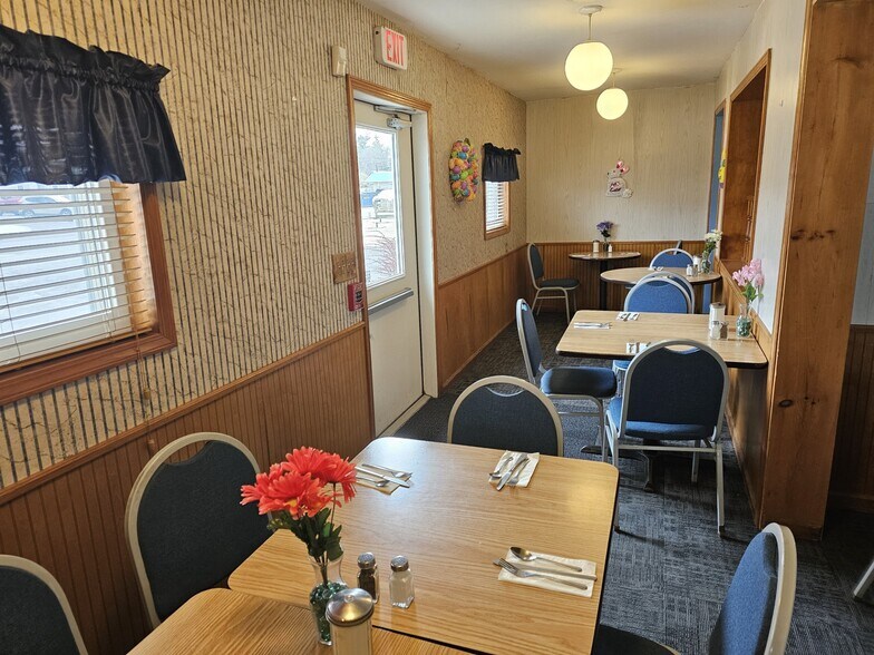 More Photos Of 2667 Erie Dr, Weedsport Restaurant For Sale