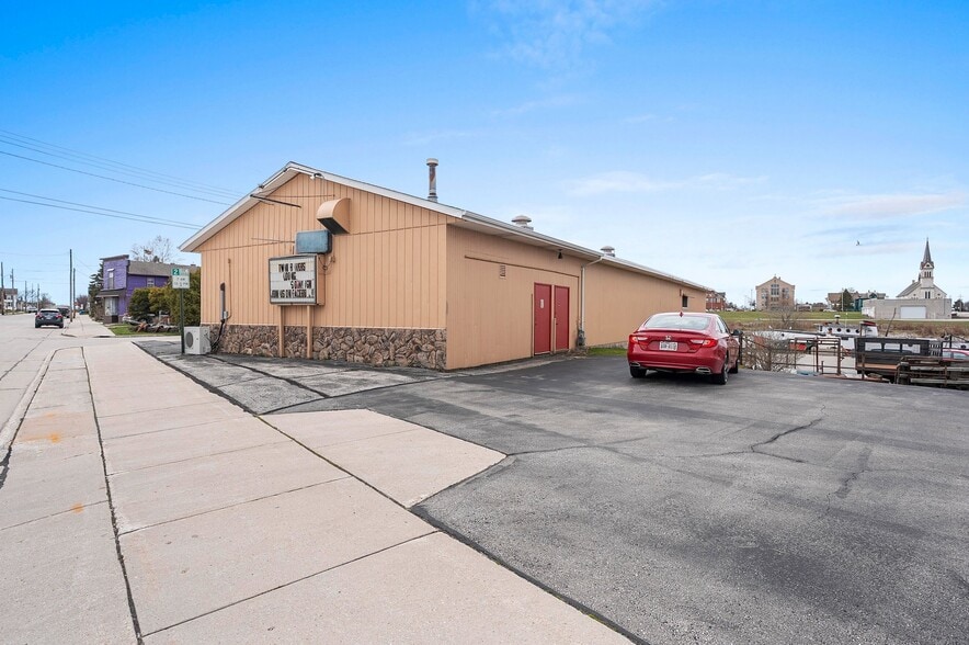 More Photos Of 1204 18th St, Two Rivers Bar For Sale