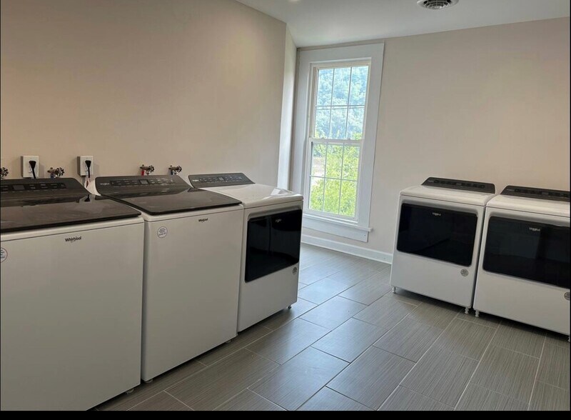 More Photos Of 509 W Main St, Fries Hotel For Sale