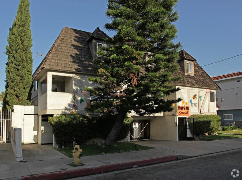 More Photos Of 13717 Chadron Ave, Hawthorne Apartments For Sale