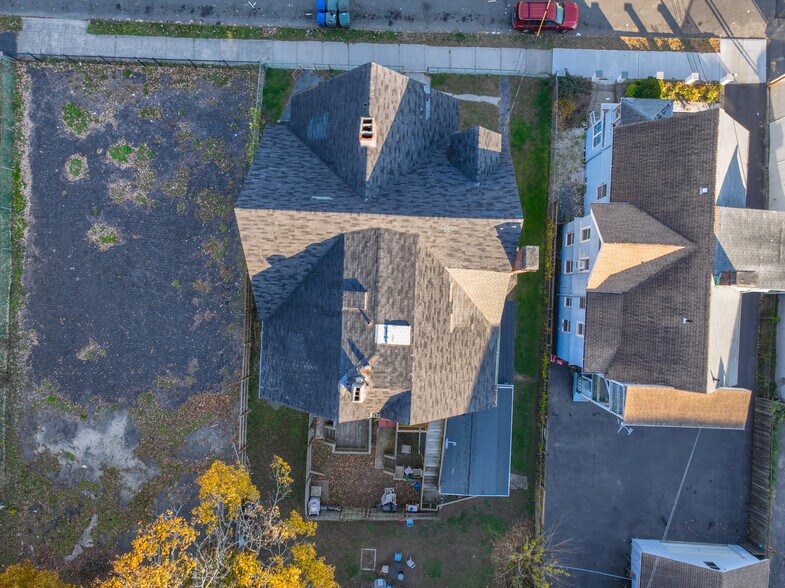 More Photos Of 1071 Iranistan Ave, Bridgeport Apartments For Sale