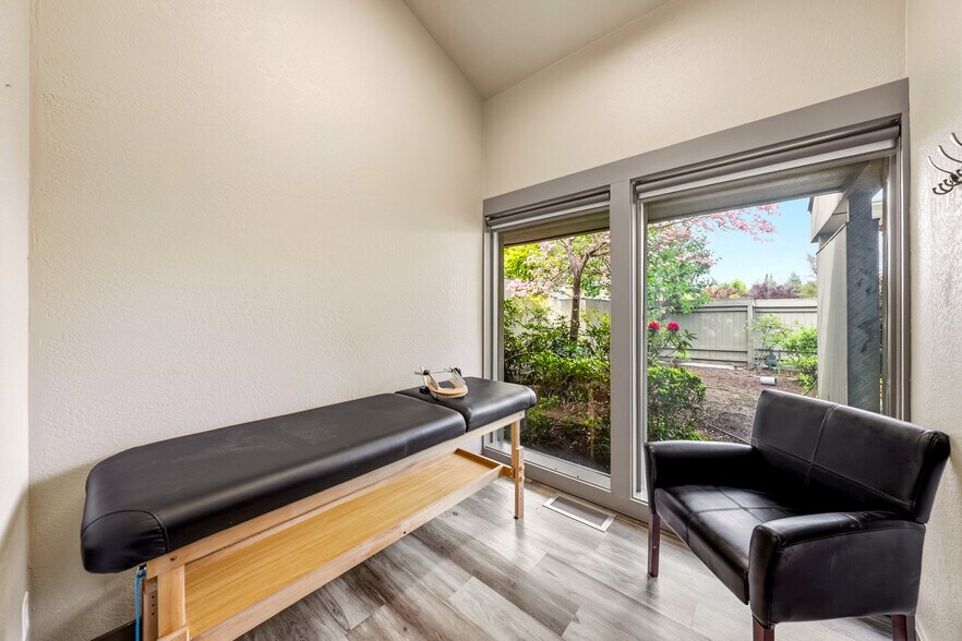 More Photos Of 537 Murphy Rd, Medford Medical For Lease