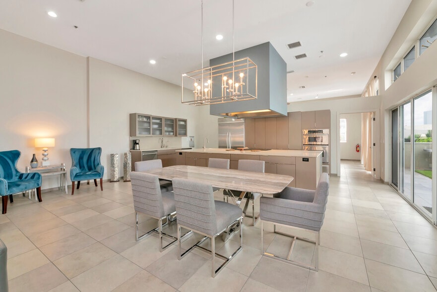 More Photos Of 1345 2nd St, Sarasota Office Residential For Sale