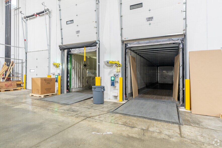 More Photos Of 3919 Lakeview Corporate Dr, Edwardsville Distribution For Lease