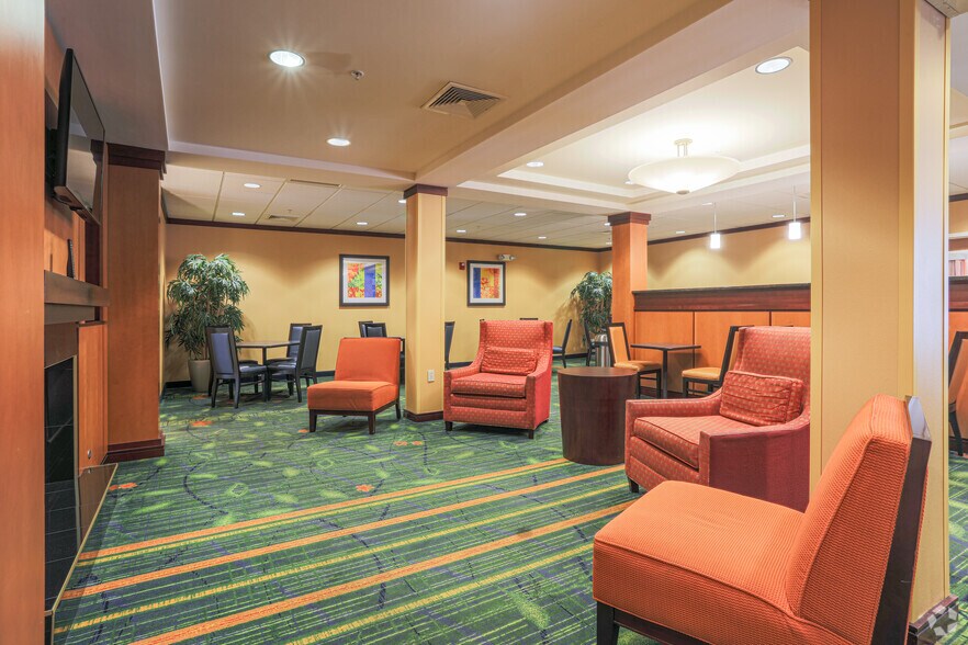 More Photos Of 1520 Mount Garfield Rd, Norton Shores Hotel For Sale