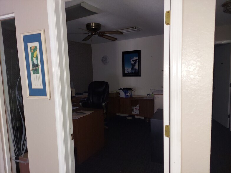More Photos Of 131 Scarlett Blvd, Oldsmar Warehouse For Lease