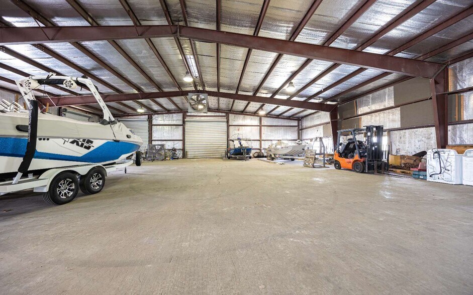 More Photos Of 6101 County Road 136, Live Oak Warehouse For Lease