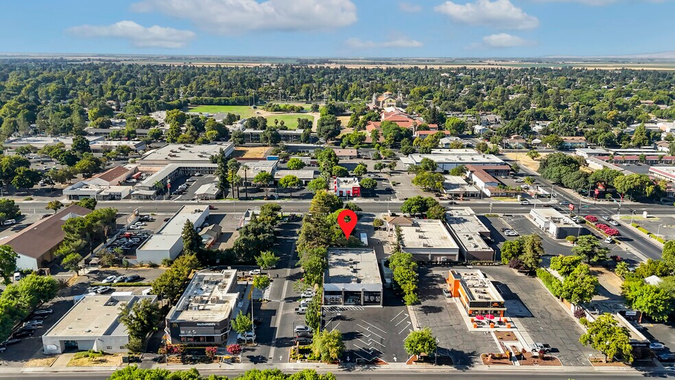More Photos Of 73 W Court St, Woodland Freestanding For Sale
