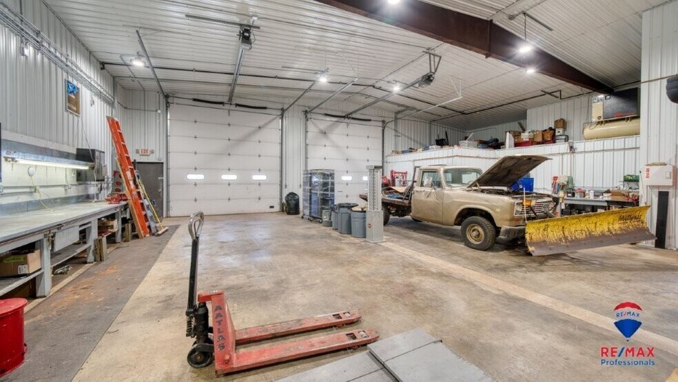 More Photos Of 2423 E Cleveland St, Sundance Flex For Sale