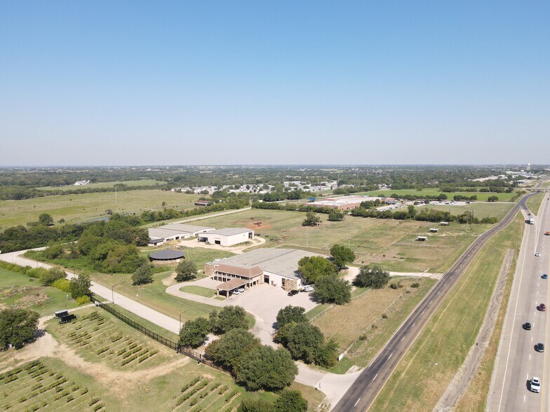 More Photos Of 2001 Stemmons Service, Sanger Land For Sale