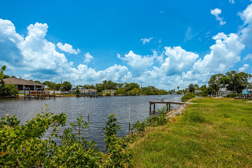 More Photos Of 8820 Rocky Creek Dr, Tampa Apartments For Sale