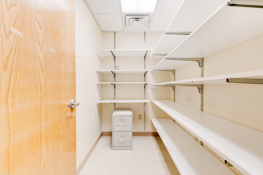 More Photos Of 860 NW Washington Blvd, Hamilton Medical For Sale