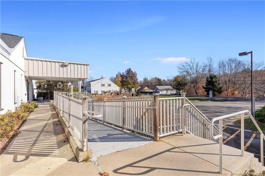More Photos Of 192 Westbrook Rd, Essex Medical For Lease
