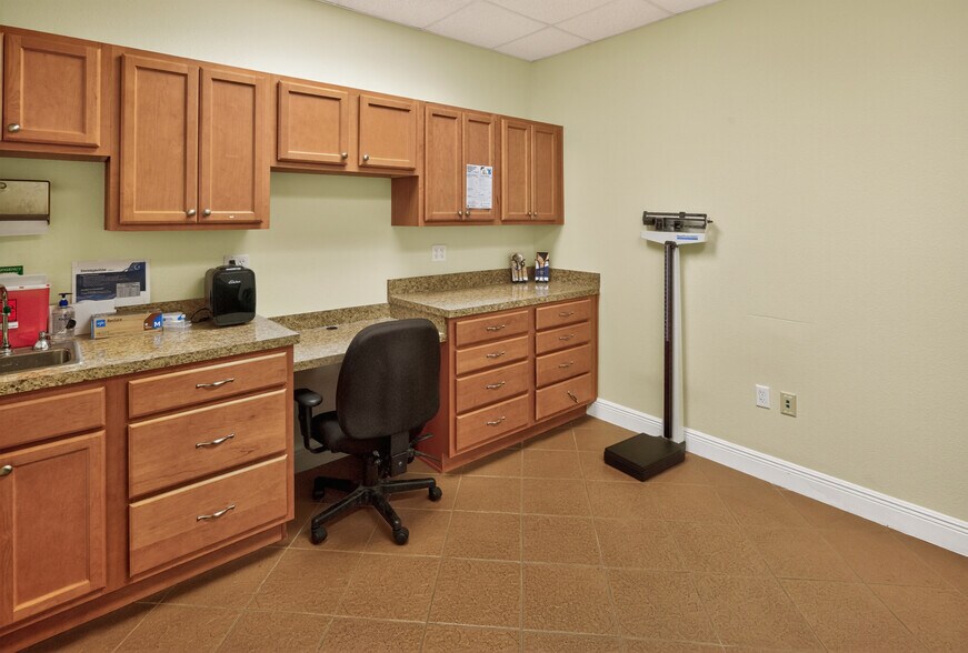 More Photos Of 733 & 737 County Road 466, Lady Lake Medical For Sale
