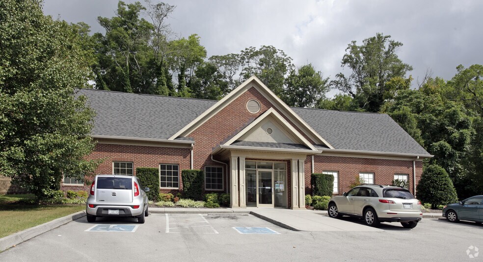 More Photos Of 118 E Meeting St, Dandridge Medical For Lease