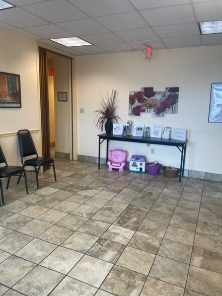 More Photos Of 1815 Crystal Lake Dr, Lakeland Office For Lease