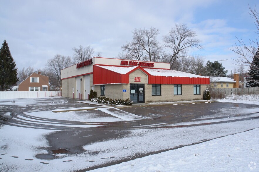 Primary Photo Of 4112 Corunna Rd, Flint Auto Repair For Lease