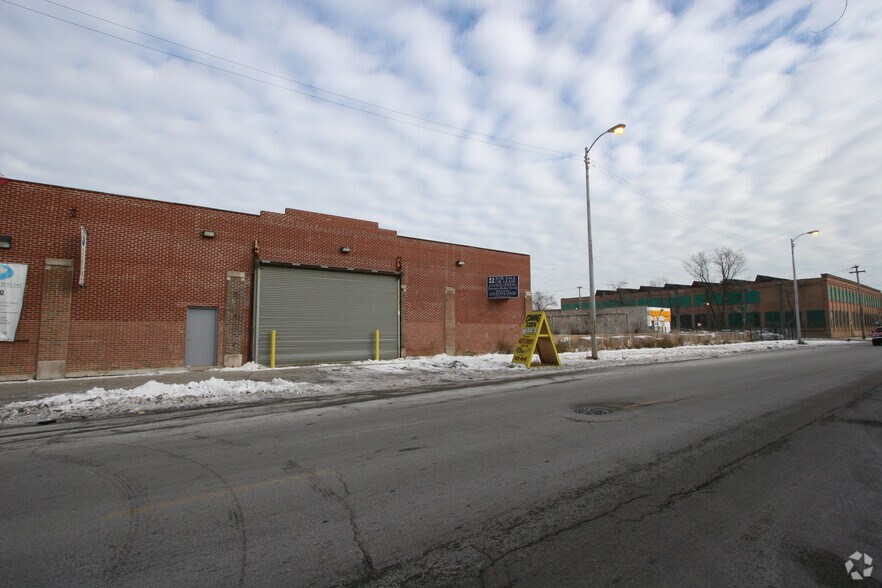 More Photos Of 4718-4722 W Harrison St, Chicago Warehouse For Sale