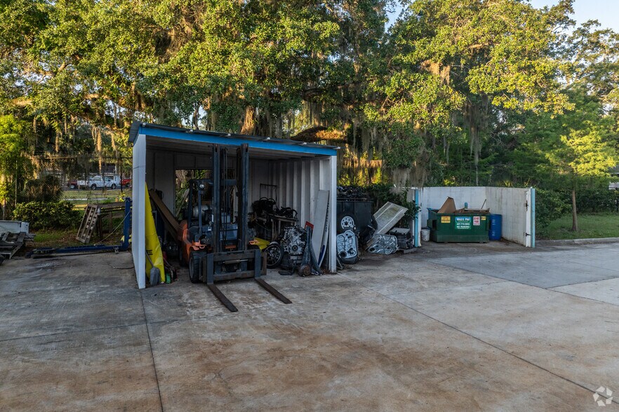 More Photos Of 2618 Sanford Ave, Sanford Freestanding For Lease