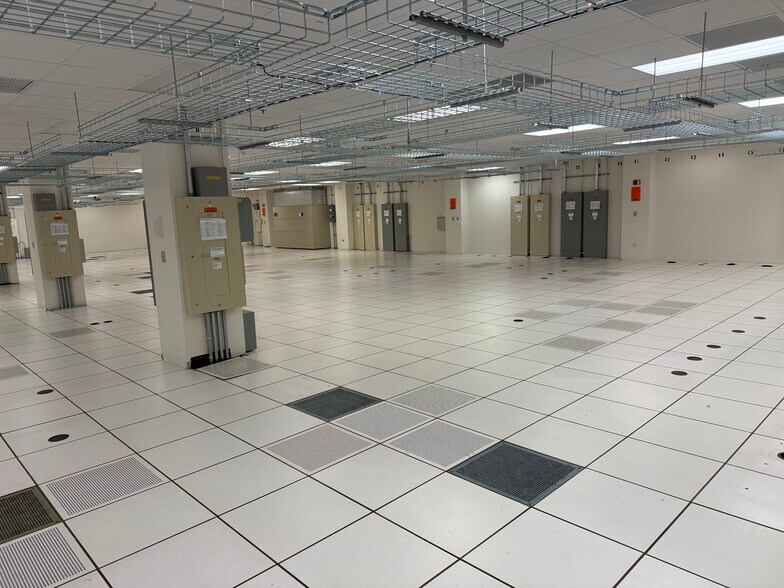 More Photos Of D Overlook Point, Lincolnshire Industrial For Lease