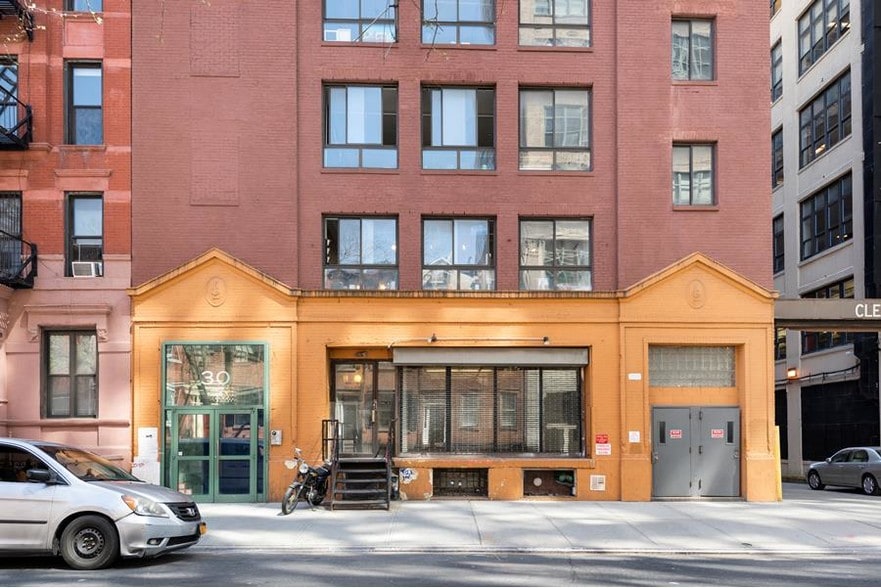 More Photos Of 30 Vandam St, New York Loft Creative Space For Lease