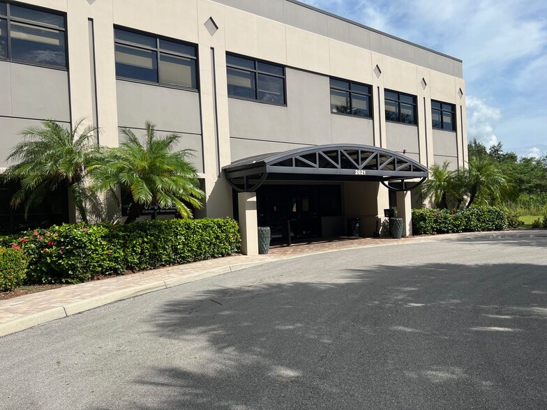 More Photos Of 2621 Cattlemen Rd, Sarasota Office For Lease