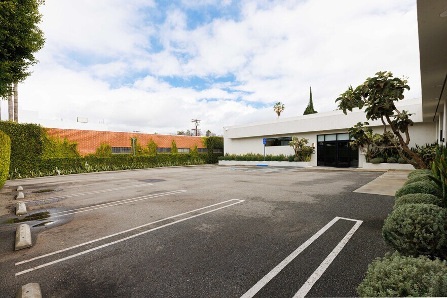 More Photos Of 1154 S Robertson Blvd, Los Angeles Medical For Lease