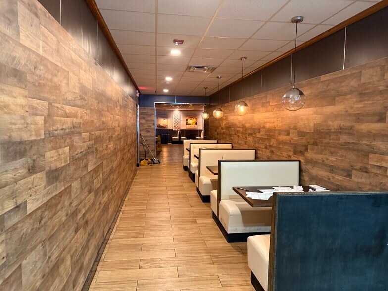 More Photos Of 40 S Court St, Athens Fast Food For Lease