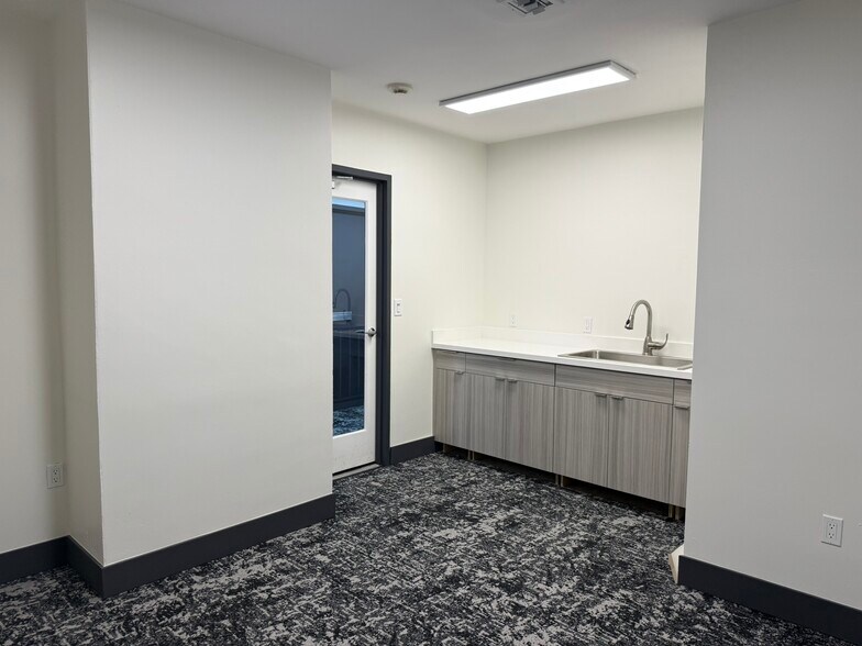 More Photos Of 299 Alhambra Cir, Coral Gables Loft Creative Space For Lease