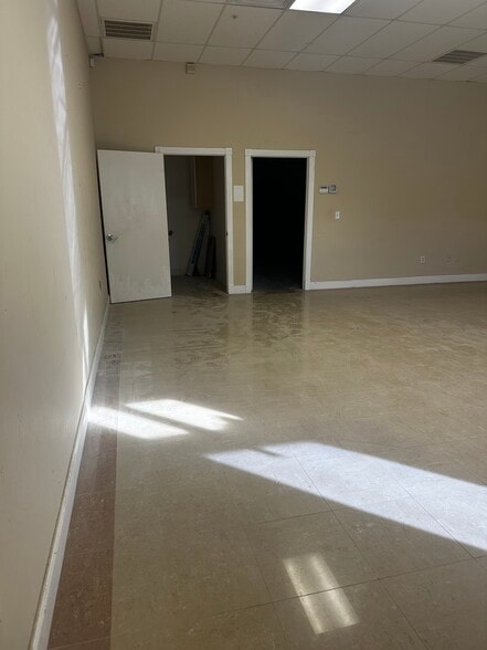 More Photos Of 28631 N Diesel Dr, Bonita Springs Light Manufacturing For Lease
