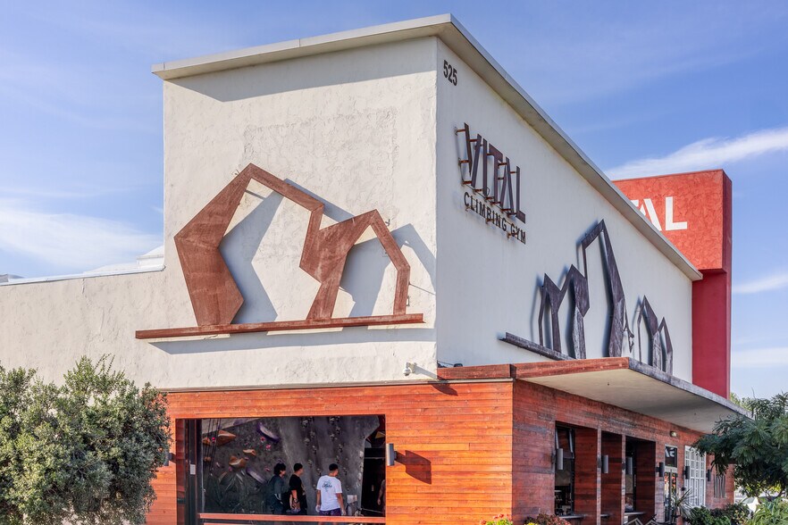 More Photos Of 525 S Coast Hwy 101, Oceanside Freestanding For Sale