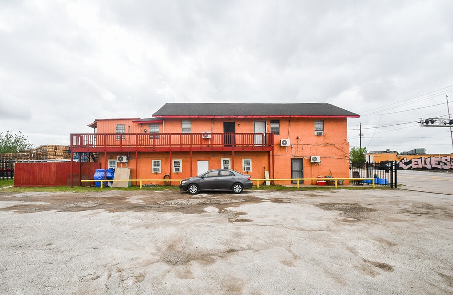 More Photos Of 2417 McCarty St, Houston Apartments For Sale