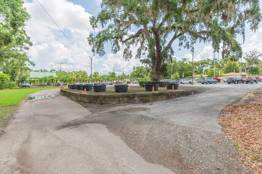 More Photos Of 13815 21st St, Dade City Auto Dealership For Sale