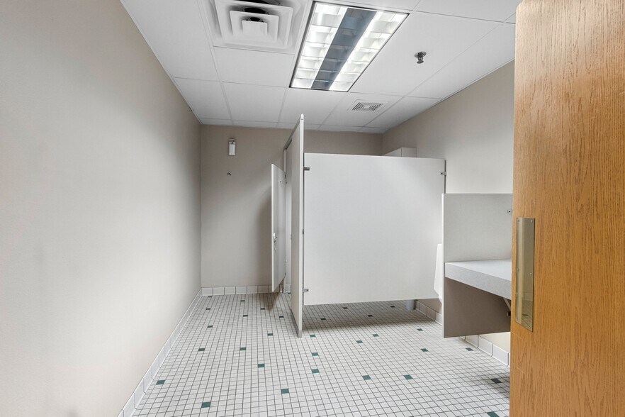 More Photos Of 2980 Walker Dr, Green Bay Office For Sale