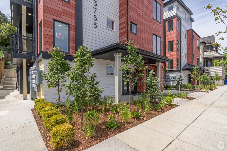 More Photos Of 3727-3755 S Hood Ave, Portland Apartments For Sale