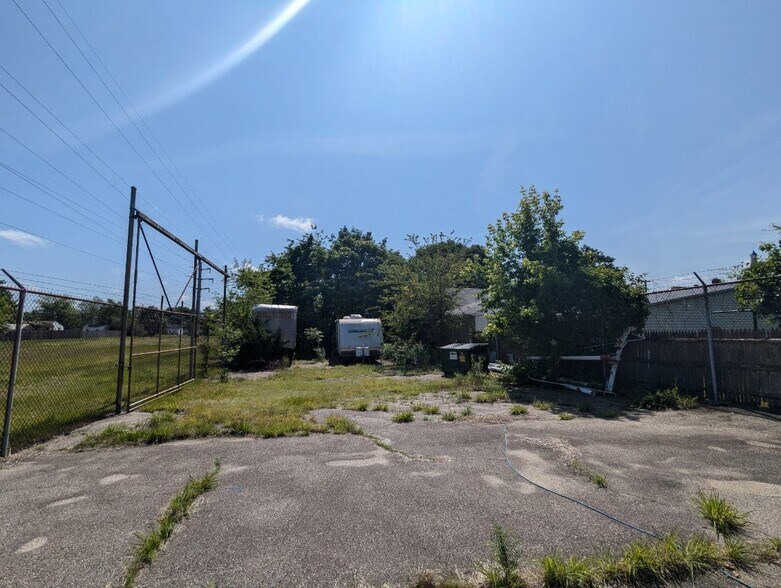 More Photos Of 21 Pommenville St, Pawtucket Warehouse For Sale