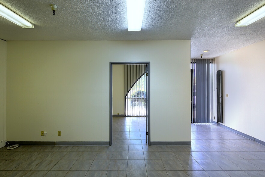 More Photos Of 158 W Pomona Ave, Monrovia Warehouse For Lease