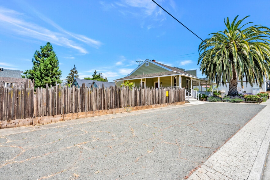 More Photos Of 602 W K St, Benicia Freestanding For Sale