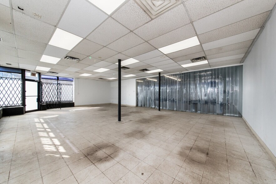 More Photos Of 5700-5716 N Western Ave, Chicago Storefront For Lease
