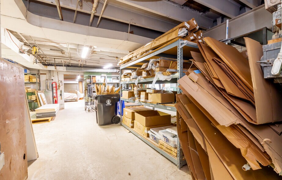 More Photos Of 927 E Madison St, Louisville Warehouse For Sale