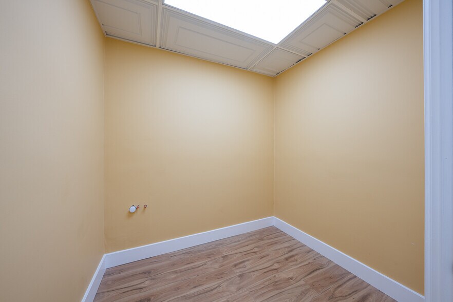 More Photos Of 1095 W Huron St, Waterford Medical For Lease