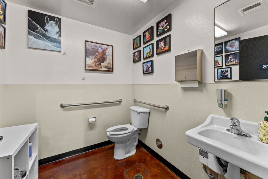 More Photos Of 1120 N Tegner St, Wickenburg Freestanding For Sale