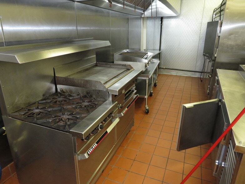 More Photos Of 403 S Main St, Wilmington Freestanding For Sale