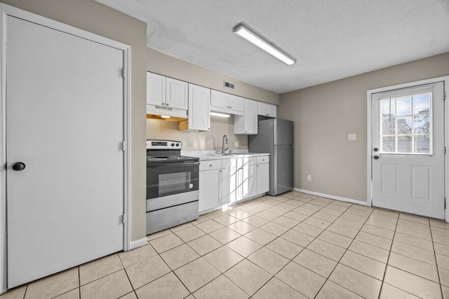 More Photos Of 2821 Club Plaza Rd, Raleigh Apartments For Sale