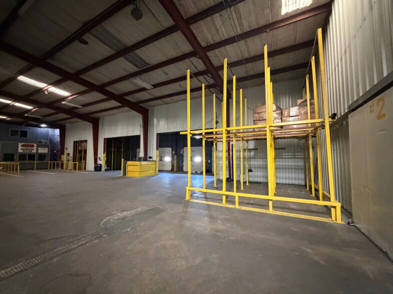 More Photos Of 1300 W US Highway 83, Alamo Warehouse For Lease