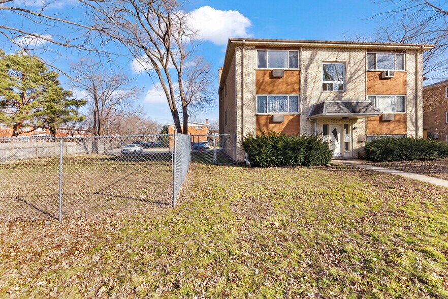 More Photos Of 8813 Dee Rd, Des Plaines Apartments For Sale