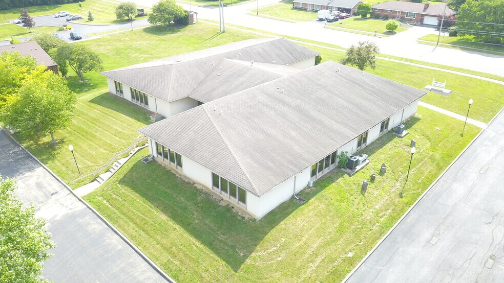 More Photos Of 910 Taywood Rd, Englewood Medical For Lease